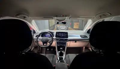 Vendo Volkswagen T-Roc 2023 - 21990 EUR, 70000 km - AUTO.MOTO.pt