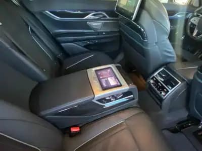 Vendo BMW 740 2021 - 66900 EUR, 56181 km - AUTO.MOTO.pt