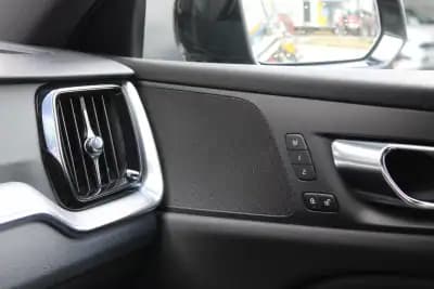 Vendo Volvo V60 2020 - 26400 EUR, 128429 km - AUTO.MOTO.pt