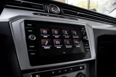 Sell Volkswagen Passat Variant 2017 - 10900 EUR, 290131 km - AUTO.MOTO.pt