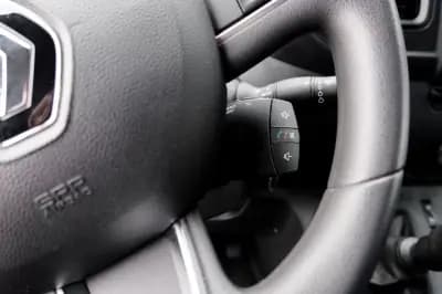 Vendo Renault Master 2023 - 22750 EUR, 166000 km - AUTO.MOTO.pt