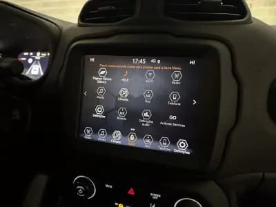 Vendo Jeep Renegade 2022 - 23950 EUR, 10796 km - AUTO.MOTO.pt