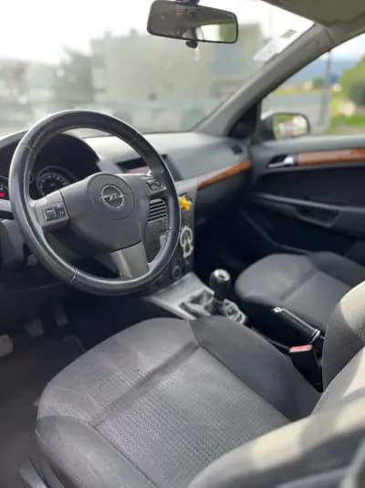 Vendo Opel Astra Caravan 2005 - 3900 EUR, 140120 km - AUTO.MOTO.pt