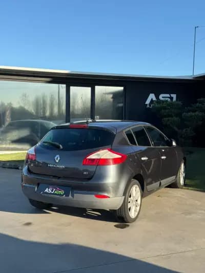 Vendo Renault Mégane 2011 - 5750 EUR, 219739 km - AUTO.MOTO.pt