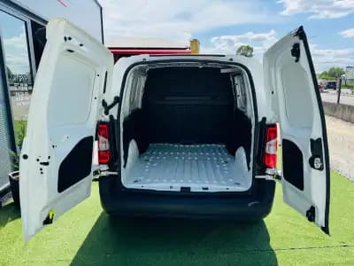 Vendo Peugeot 2021 - 16000 EUR, 140000 km - AUTO.MOTO.pt