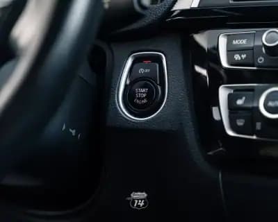 Vendo BMW 318 2016 - 23990 EUR, 113550 km - AUTO.MOTO.pt