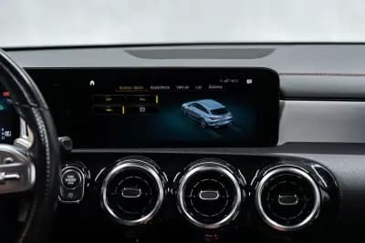 Vendo Mercedes-Benz CLA 180 2022 - 34950 EUR, 67000 km - AUTO.MOTO.pt