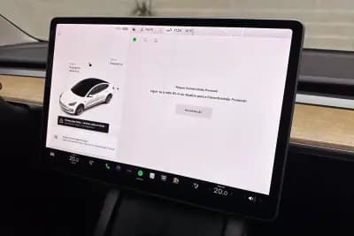 Vendo Tesla Model 3 2021 - 25450 EUR, 58710 km - AUTO.MOTO.pt