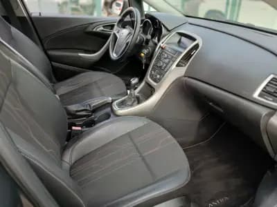 Vendo Opel Astra Sports Tourer 2012 - 6950 EUR, 178110 km - AUTO.MOTO.pt