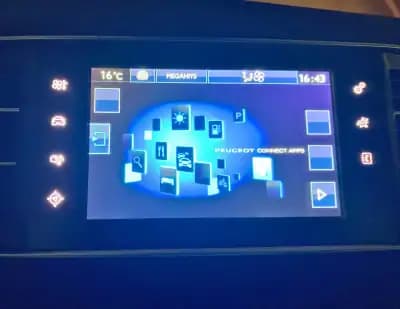 Sell Peugeot 308 2016 - 15500 EUR, 171736 km - AUTO.MOTO.pt