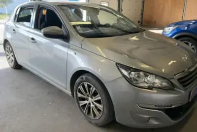 Vendo Peugeot 308 2017 - 9490 EUR, 133299 km - AUTO.MOTO.pt