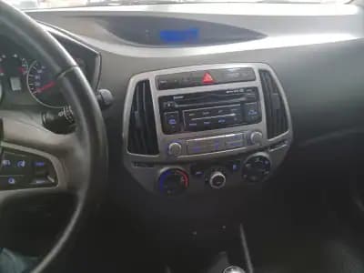 Vendo Hyundai i20 2014 - 9890 EUR, 101619 km - AUTO.MOTO.pt