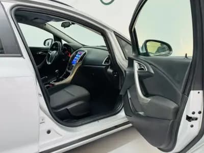 Vendo Opel Astra Sports Tourer 2011 - 6250 EUR, 235000 km - AUTO.MOTO.pt