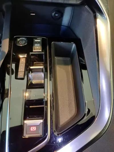 Sell Peugeot 5008 2024 - 31500 EUR, 12350 km - AUTO.MOTO.pt