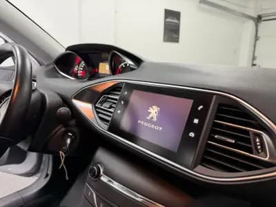 Sell Peugeot 308 2017 - 10990 EUR, 189000 km - AUTO.MOTO.pt