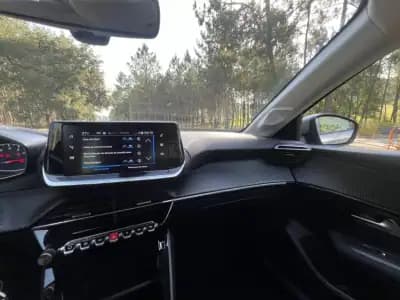 Vendo Peugeot 208 2021 - 13500 EUR, 110639 km - AUTO.MOTO.pt