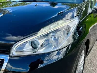 Sell Peugeot 208 2019 - 10450 EUR, 84000 km - AUTO.MOTO.pt