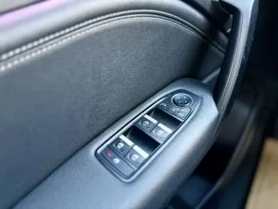 Vendo Renault Captur 2024 - 18950 EUR, 53000 km - AUTO.MOTO.pt