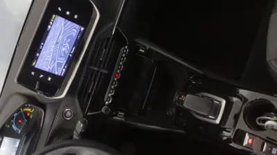 Vendo Peugeot e-208 2021 - 16350 EUR, 46000 km - AUTO.MOTO.pt