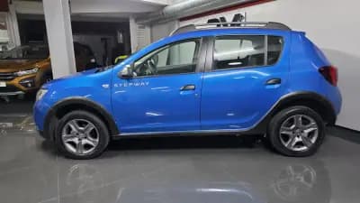 Vendo Dacia Sandero 2018 - 10990 EUR, 129000 km - AUTO.MOTO.pt