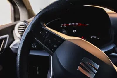 Sell SEAT Arona 2023 - 17500 EUR, 52100 km - AUTO.MOTO.pt