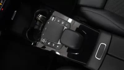 Vendo Mercedes-Benz A 250e Limousine 2021 - 25900 EUR, 102000 km - AUTO.MOTO.pt