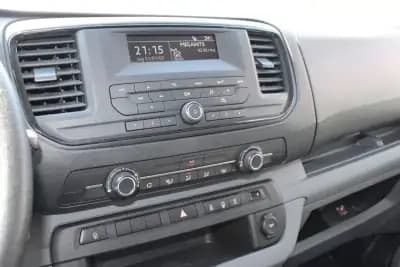 Sell Opel Vivaro 2022 - 26900 EUR, 66638 km - AUTO.MOTO.pt