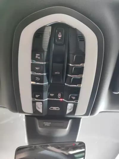 Vendo Porsche Macan 2024 - 86500 EUR, 20700 km - AUTO.MOTO.pt