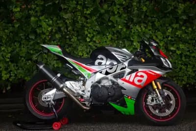 Sell Aprilia RSV4 1100 2018 - 16500 EUR, 14200 km - AUTO.MOTO.pt
