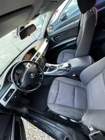 Vendo BMW 318 2011 - 8450 EUR, 246000 km - AUTO.MOTO.pt