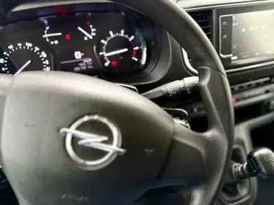 Vendo Opel Vivaro 2024 - 34950 EUR, 102000 km - AUTO.MOTO.pt