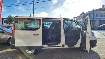 Vendo Renault Trafic 2017 - 21900 EUR, 241154 km - AUTO.MOTO.pt