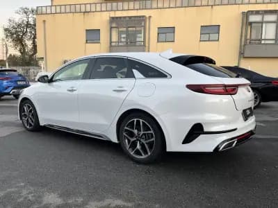 Vendo Kia ProCeed 2022 - 19450 EUR, 92000 km - AUTO.MOTO.pt