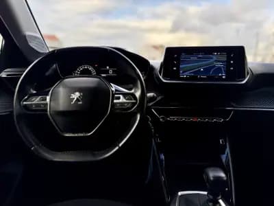 Vendo Peugeot 208 2020 - 13950 EUR, 98000 km - AUTO.MOTO.pt