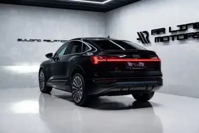 Vendo Audi Q8 e-Tron Sportback 2023 - 49950 EUR, 55000 km - AUTO.MOTO.pt