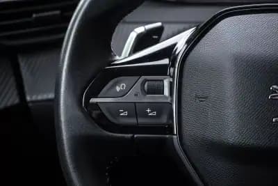 Vendo Peugeot 2008 2021 - 17990 EUR, 74657 km - AUTO.MOTO.pt