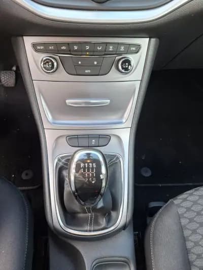 Vendo Opel Astra 2017 - 13000 EUR, 99950 km - AUTO.MOTO.pt