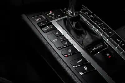 Vendo Porsche Macan 2018 - 59990 EUR, 99798 km - AUTO.MOTO.pt