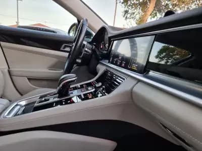 Vendo Porsche Panamera Sport Turismo 2018 - 84990 EUR, 147000 km - AUTO.MOTO.pt