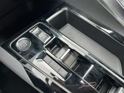 Vendo Peugeot 5008 2024 - 29750 EUR, 32015 km - AUTO.MOTO.pt