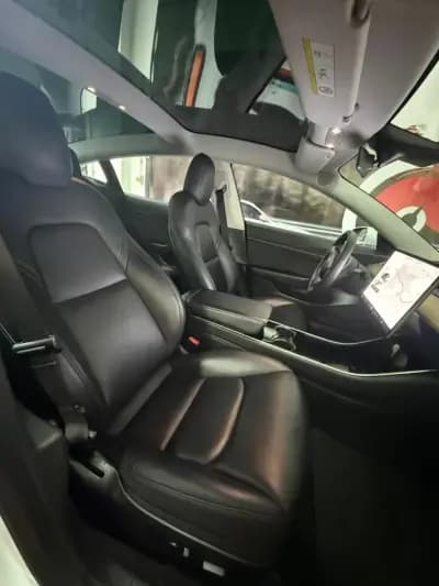 Vendo Tesla Model 3 2020 - 24900 EUR, 119316 km - AUTO.MOTO.pt