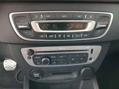 Vendo Renault Mégane Sport Tourer 2014 - 8500 EUR, 211200 km - AUTO.MOTO.pt