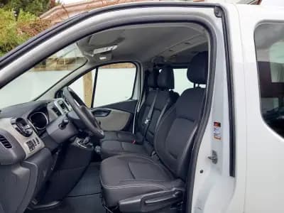 Vendo Renault Trafic 2018 - 16490 EUR, 152226 km - AUTO.MOTO.pt