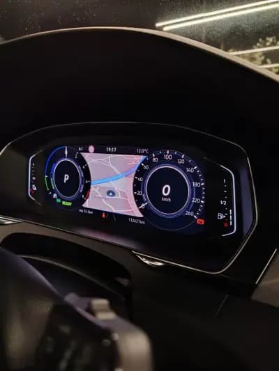 Vendo Volkswagen Passat Variant 2021 - 20750 EUR, 132592 km - AUTO.MOTO.pt