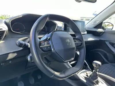 Vendo Peugeot 2008 2021 - 16500 EUR, 170000 km - AUTO.MOTO.pt