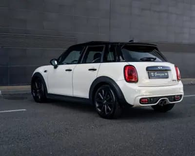 Vendo MINI Cooper 2015 - 19990 EUR, 135300 km - AUTO.MOTO.pt