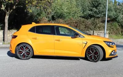 Vendo Renault Mégane 2019 - 43990 EUR, 42000 km - AUTO.MOTO.pt