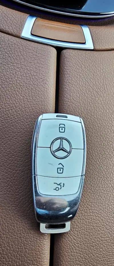 Vendo Mercedes-Benz E 220 2017 - 31500 EUR, 150000 km - AUTO.MOTO.pt