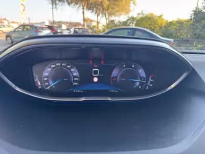 Vendo Peugeot 5008 2018 - 20500 EUR, 137000 km - AUTO.MOTO.pt