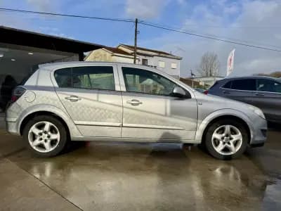 Vendo Opel Astra 2007 - 3999 EUR, 220000 km - AUTO.MOTO.pt
